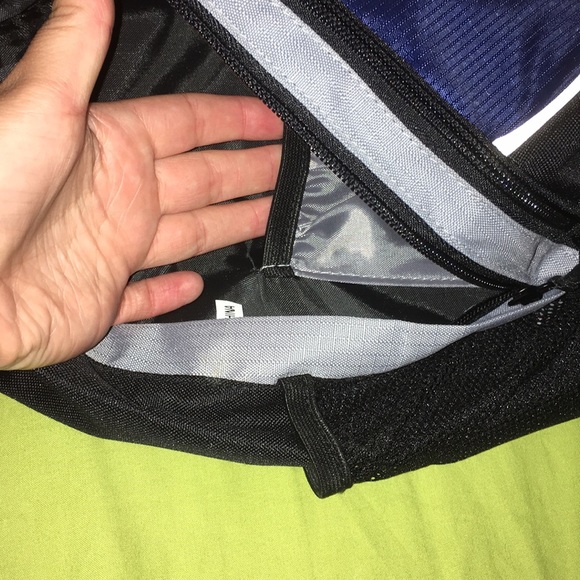 Wilcor Shoulder Bag - Picture 3 of 7